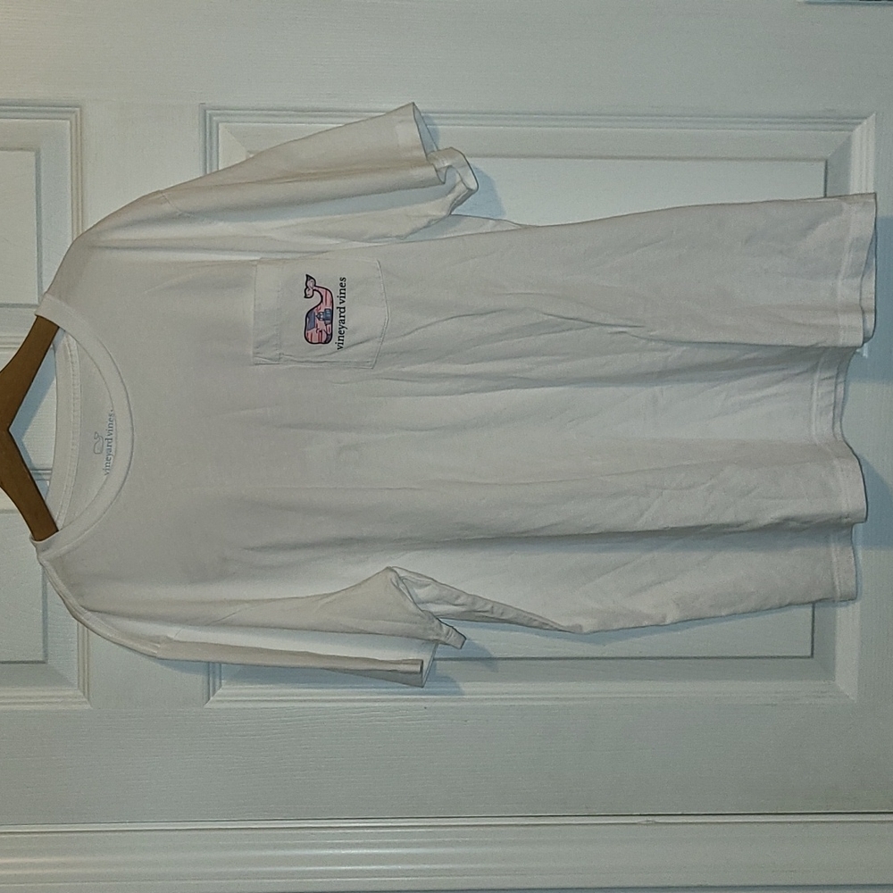 Vineyard Vines Lighthouse Graphic Tee. Men's Size Medium.